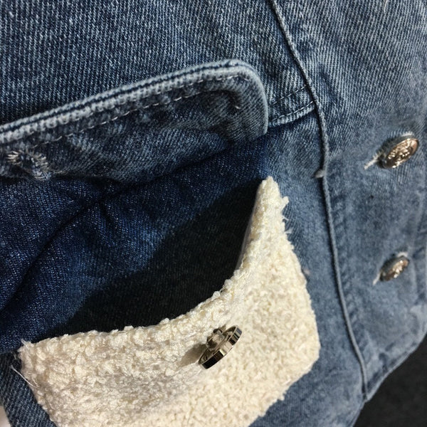Gilet Chanel-style en jean + robe à manches longues