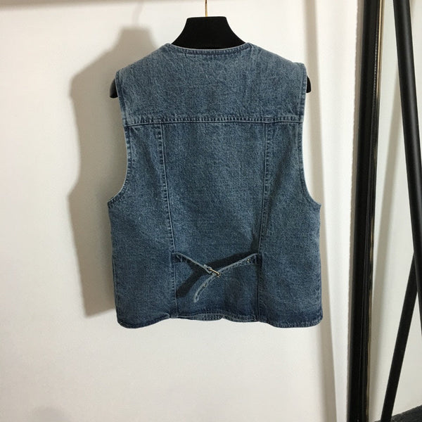 Gilet Chanel-style en jean + robe à manches longues