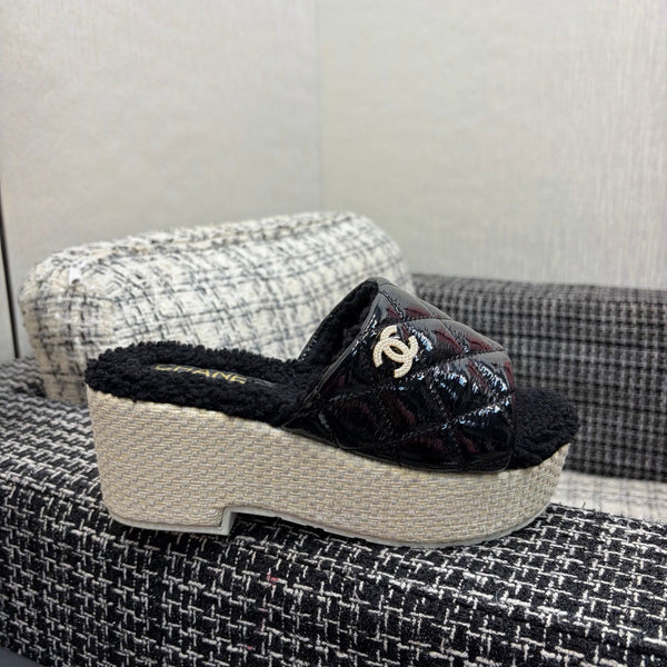 Chane 26 Platform Slippers Black in Patent Leather with Wool 602465