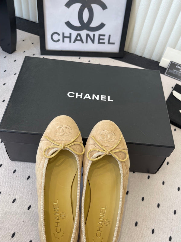 Ballerines CC jaunes en suède 611697