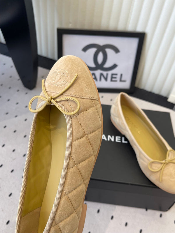 Ballerines CC jaunes en suède 611697