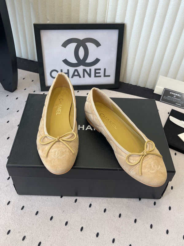 Ballerines CC jaunes en suède 611697