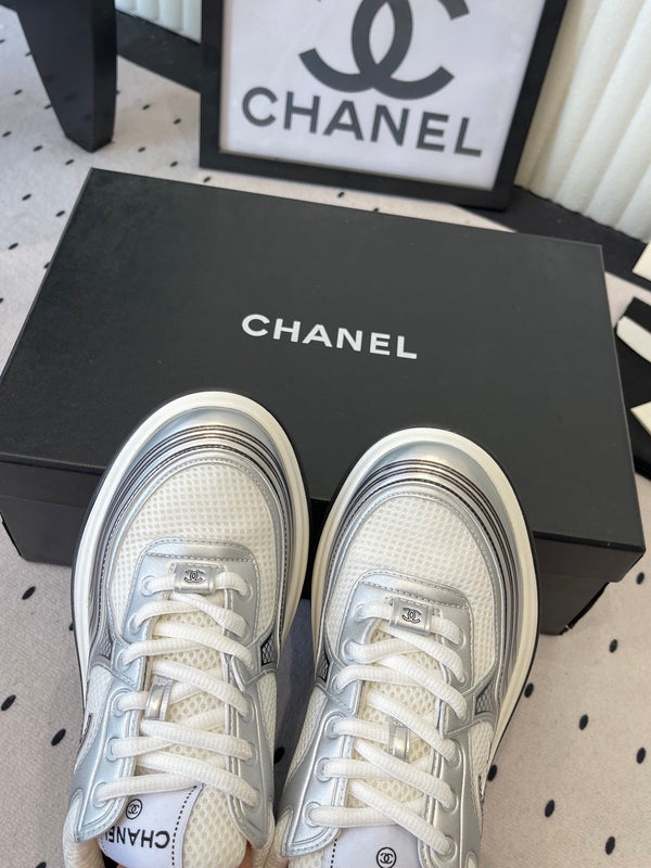 CC Sneaker Blanc Argent Métallisé en Cuir de Vachette 611669
