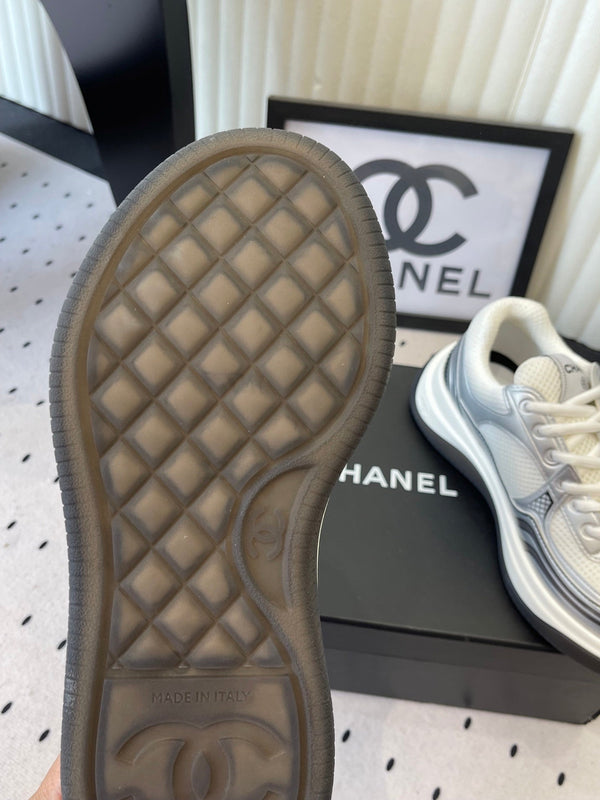 CC Sneaker Blanc Argent Métallisé en Cuir de Vachette 611669
