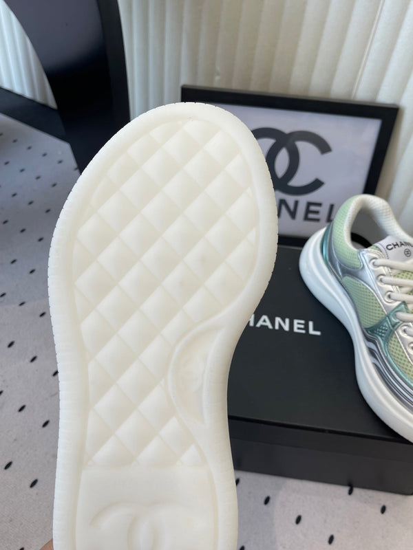 CC Sneaker Vert Argent Métallisé en Cuir de vachette 611666