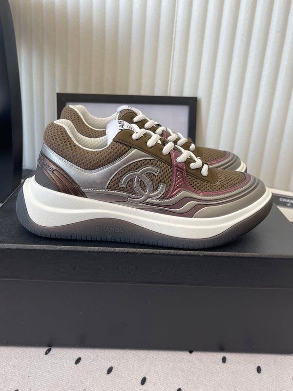 CC Sneaker Marron Argent Métallisé en Cuir de Vachette 611662