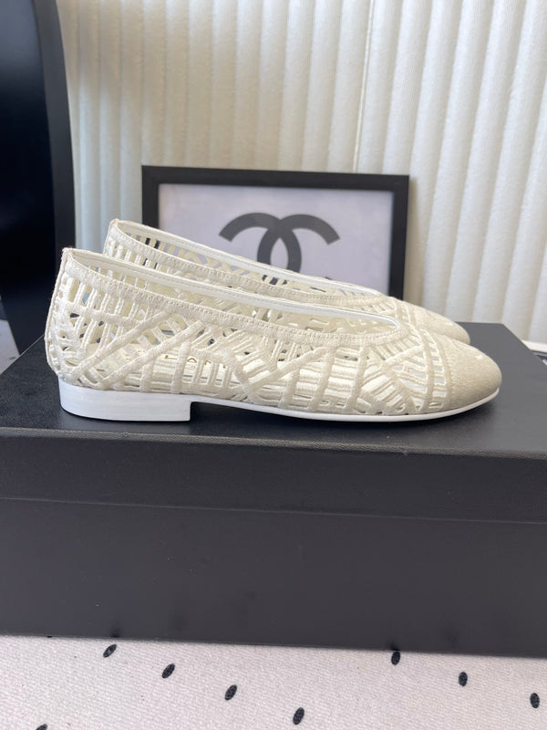 Ballerines Chanel blanches en raphia tressé 611582