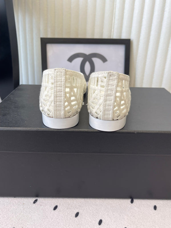 Ballerines Chanel blanches en raphia tressé 611582
