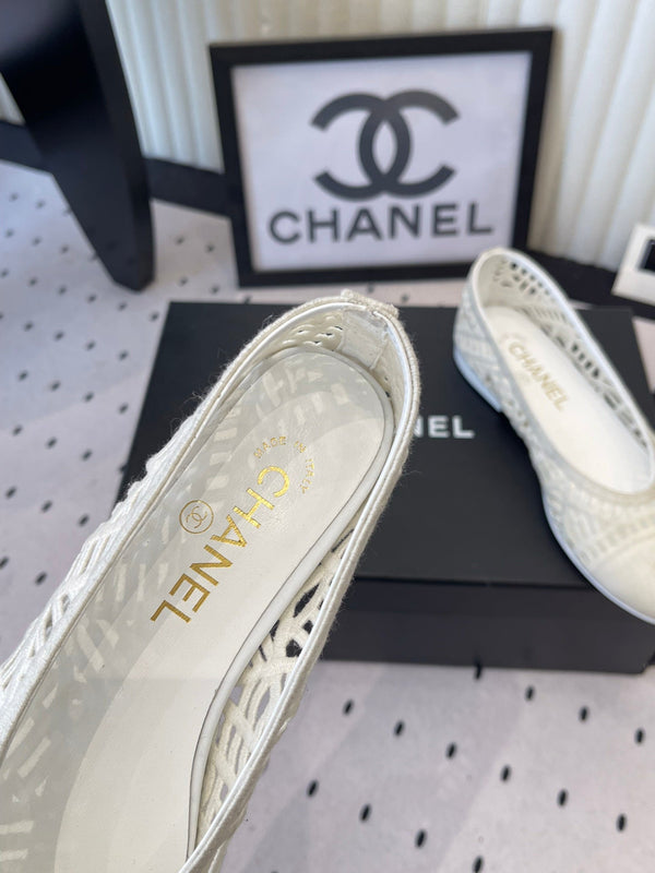 Ballerines Chanel blanches en raphia tressé 611582