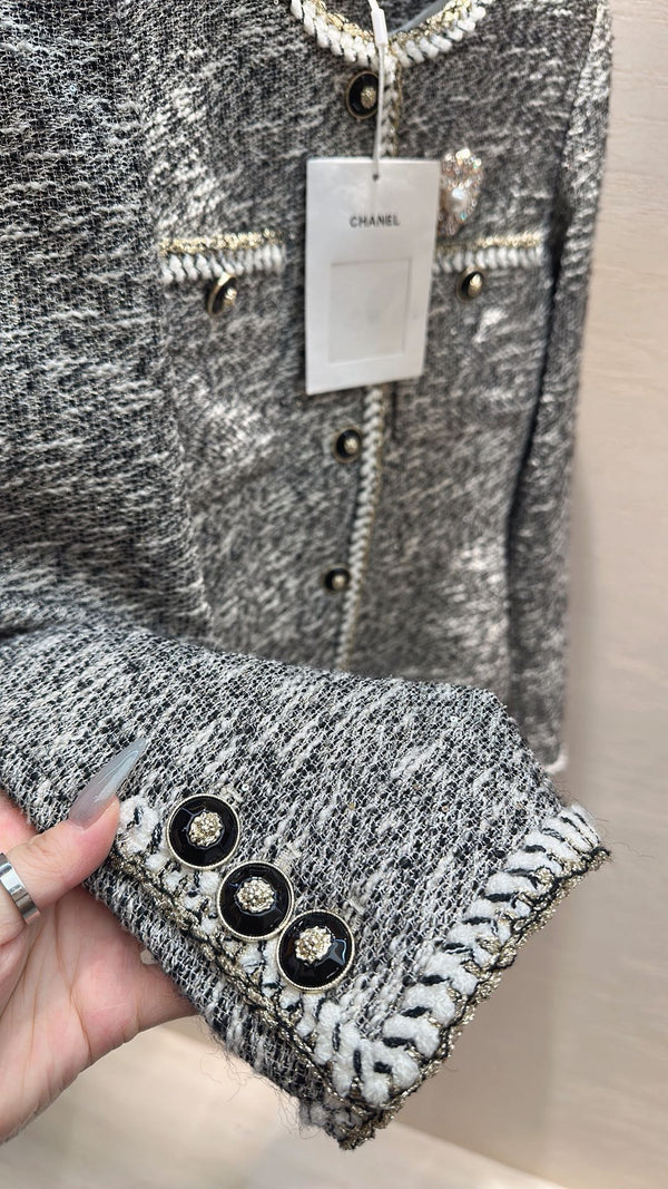 VESTE CLASSIQUE ÉLÉGANTE GRIS EN TWEED CHANEL
