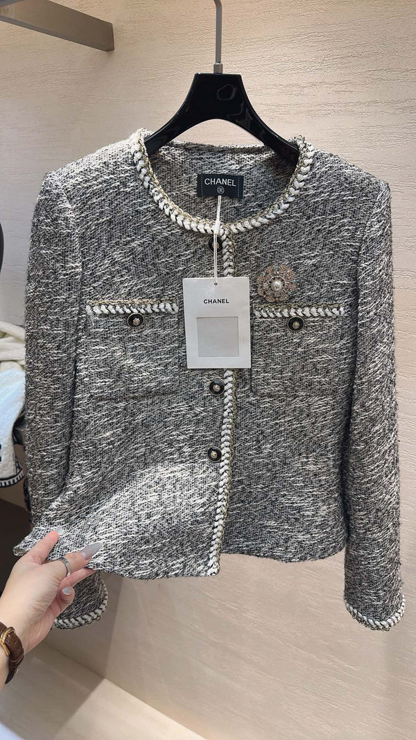 VESTE CLASSIQUE ÉLÉGANTE GRIS EN TWEED CHANEL