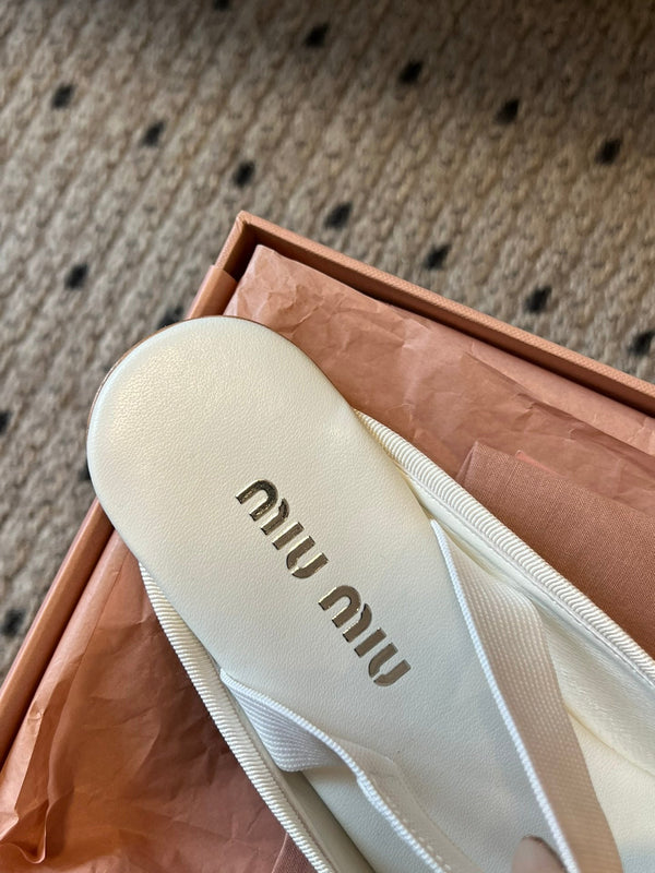 Miu Miu 26 Ballerines Blanches en Soie 614470