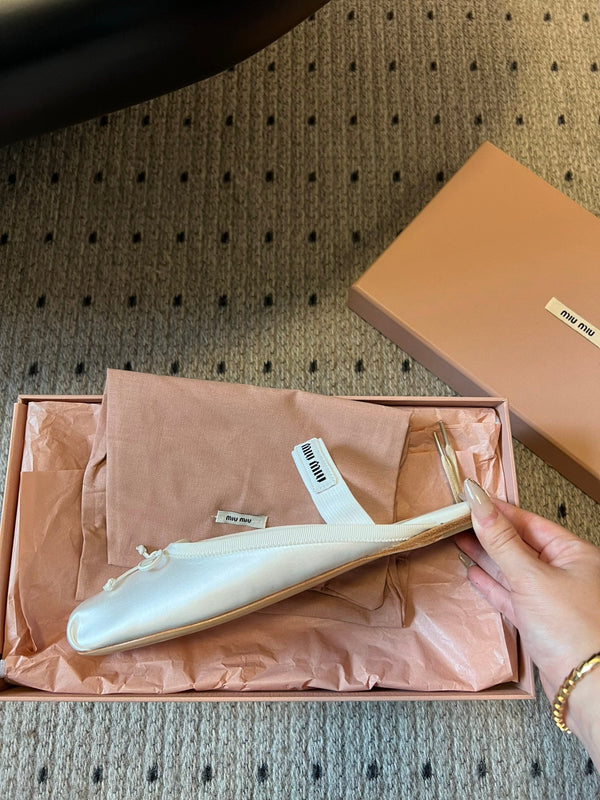 Miu Miu 26 Ballerines Blanches en Soie 614470