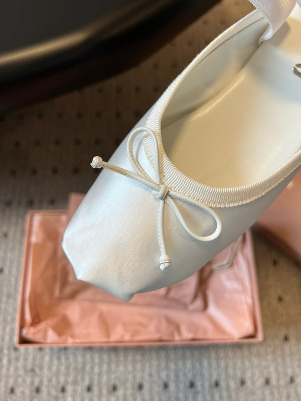 Miu Miu 26 Ballerines Blanches en Soie 614470
