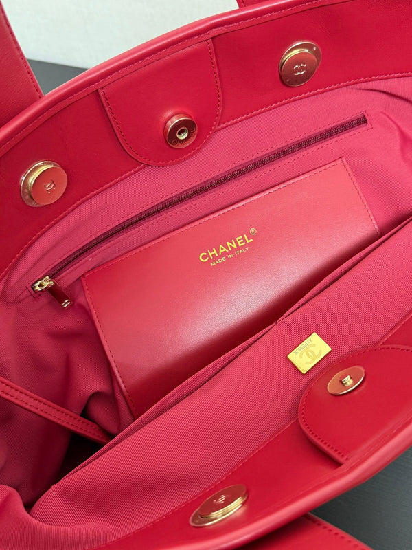 CC 26 Striped Woven Beach Bag 46 Red in Cowhide