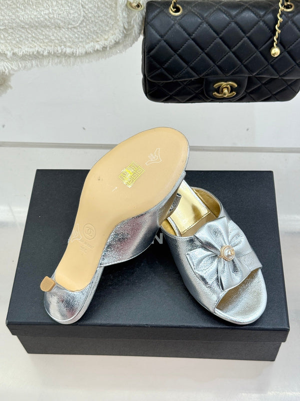 CC 26s Bow Slippers High Heel 35mm Silver Metallic Satin Sheepskin 615748