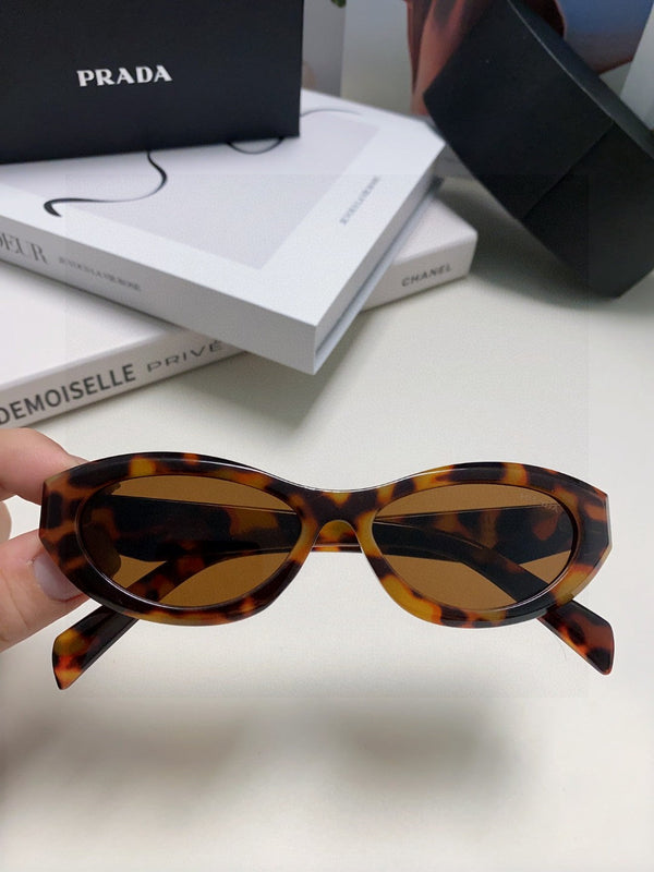 Lunettes de soleil Prada 18