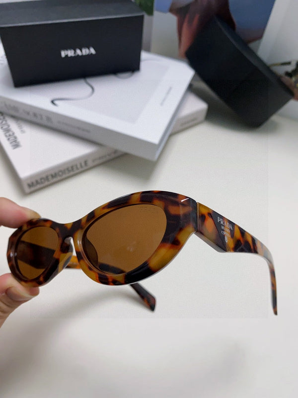 Lunettes de soleil Prada 18