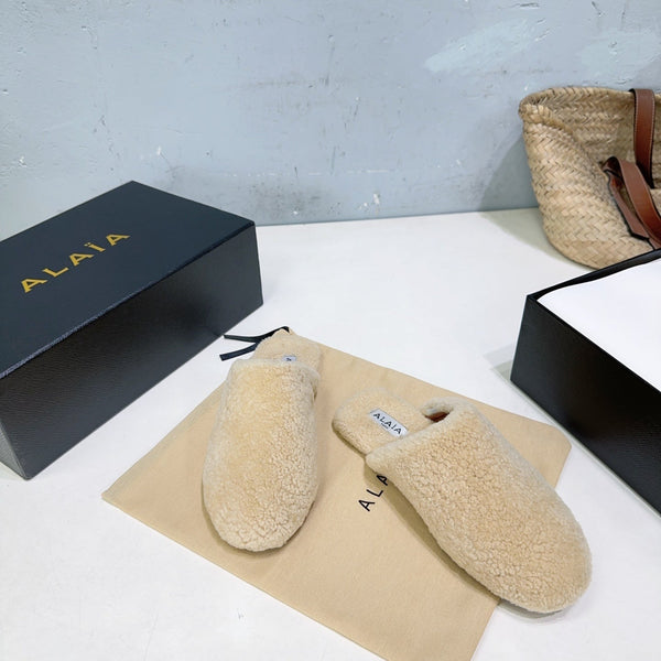 ALAIA 25 Fur Mule Slipper Cream in Lambswool 629518