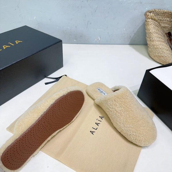ALAIA 25 Fur Mule Slipper Cream in Lambswool 629518