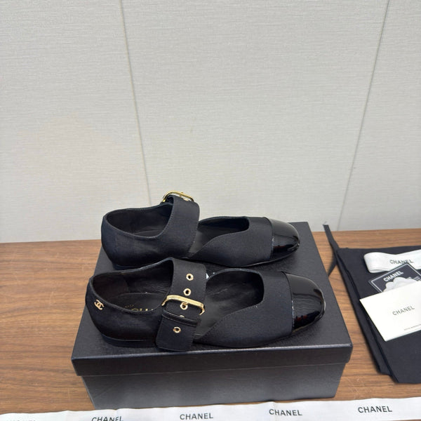 Chanel 26 Mary Jane Plat Noir en Tissu Cuir 632184