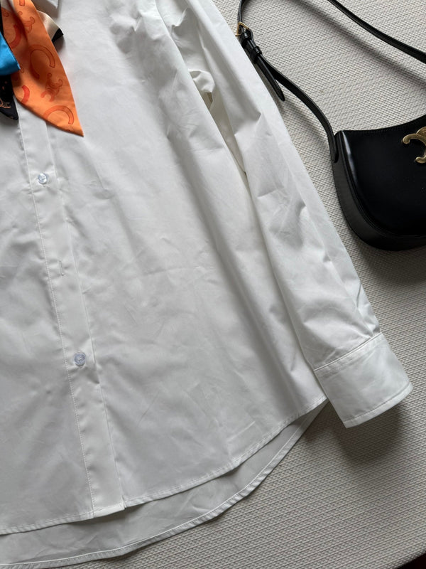Chemise à manches longues Celine 26SS avec logo brodé blanche en coton 943325
