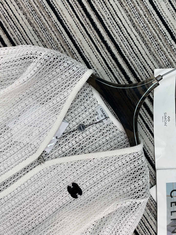 Haut à manches courtes en maille Chanel blanc en coton 133512
