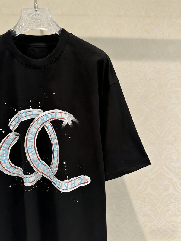 T-shirt Chanel "CC" Lettre Manches Courtes Noir en Coton 127291