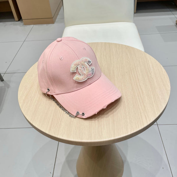 Casquette Chanel en tissu rose avec chaîne 192197