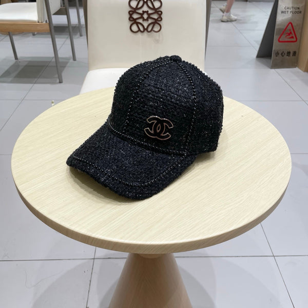 Casquette Chanel en Tissu Noir avec Perles Lourdes 192120