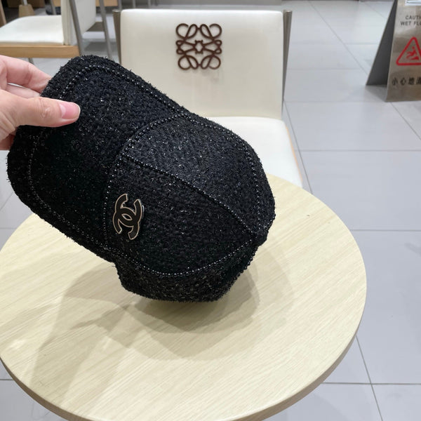Casquette Chanel en Tissu Noir avec Perles Lourdes 192120