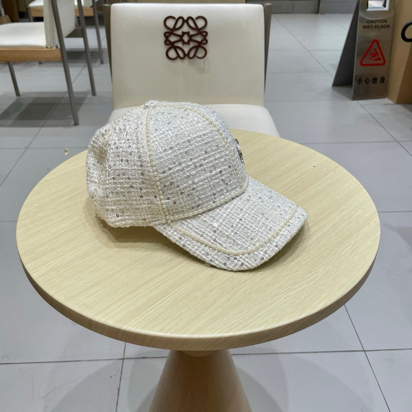Casquette de baseball Chanel en toile blanc cassé ornée de perles 192119