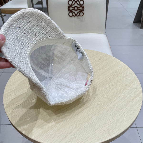 Casquette de baseball Chanel en toile blanc cassé ornée de perles 192119