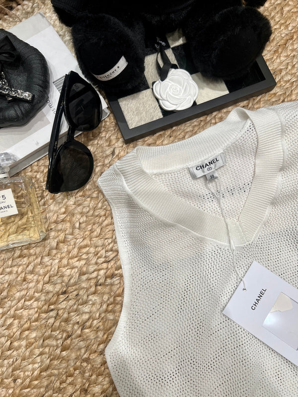 Gilet en maille d'inspiration Chanel blanc en résille 161797