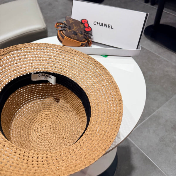 Chanel Élégant Chapeau Camel Noir en Paille 197761