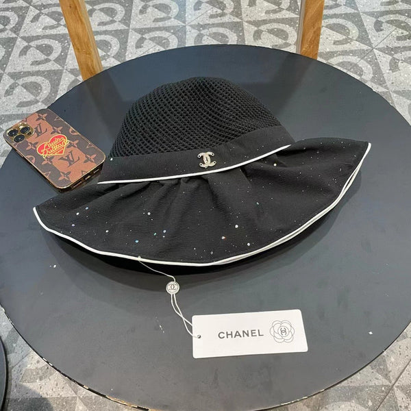 Chapeau de soleil Chanel à large bord avec nœud, noir, en maille patchwork de tissu 197786