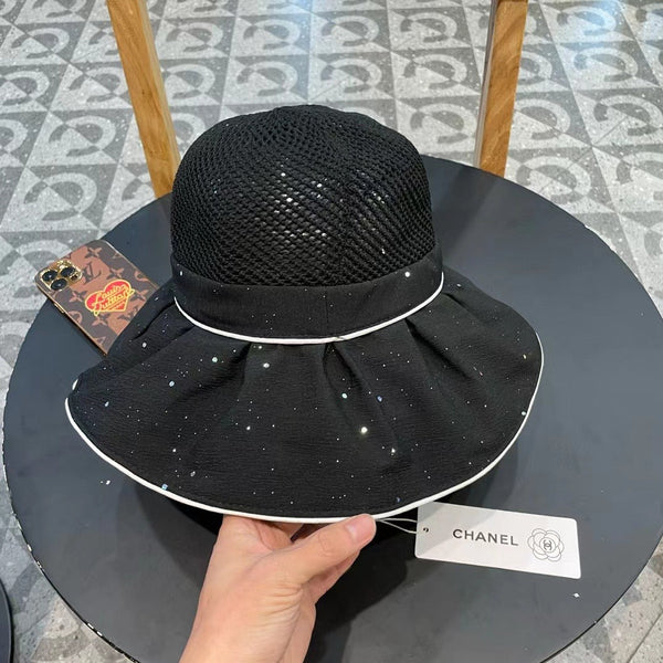 Chapeau de soleil Chanel à large bord avec nœud, noir, en maille patchwork de tissu 197786