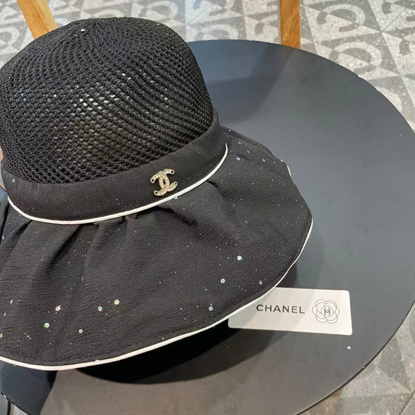 Chapeau de soleil Chanel à large bord avec nœud, noir, en maille patchwork de tissu 197786