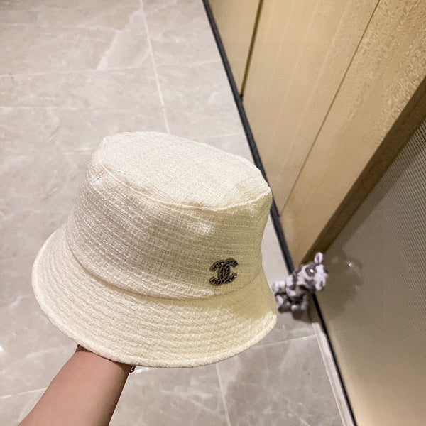 Chanel Chapeau Bob Blanc en Tissu 197682