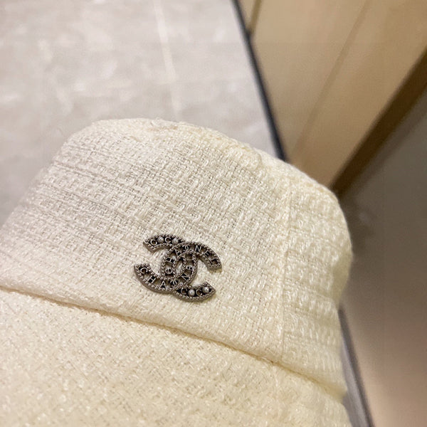Chanel Chapeau Bob Blanc en Tissu 197682