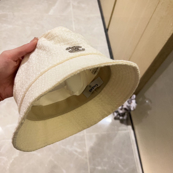 Chanel Chapeau Bob Blanc en Tissu 197682