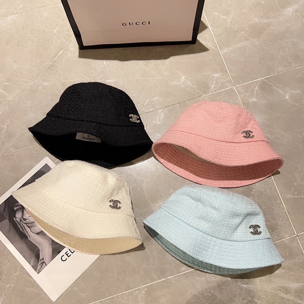 Chanel Chapeau Bob Blanc en Tissu 197682