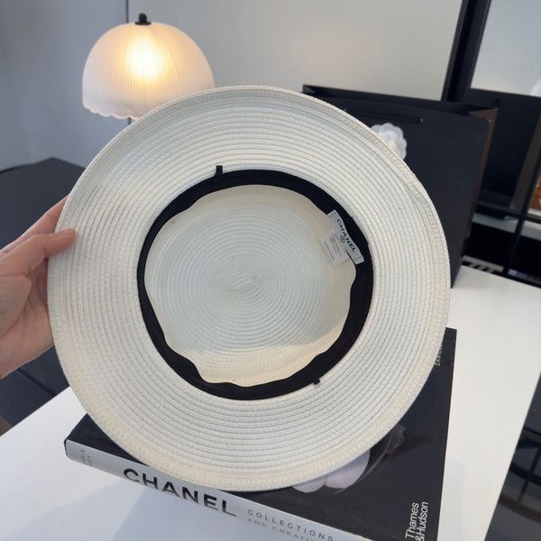 Chapeau Chanel à larges bords blanc en maille 197604