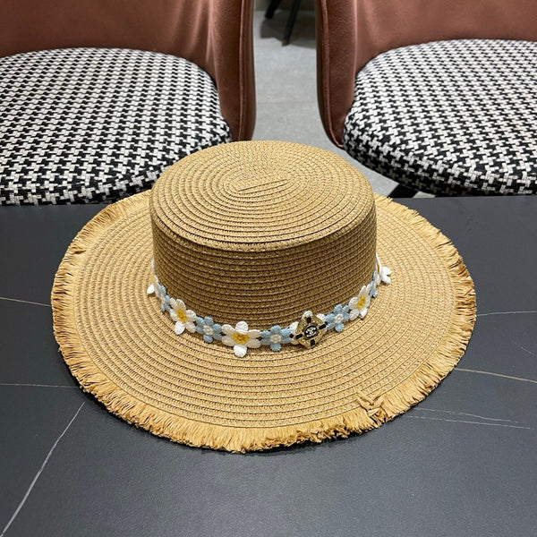 Chapeau de soleil de plage Chanel bleu et blanc floral chameau en paille 197496