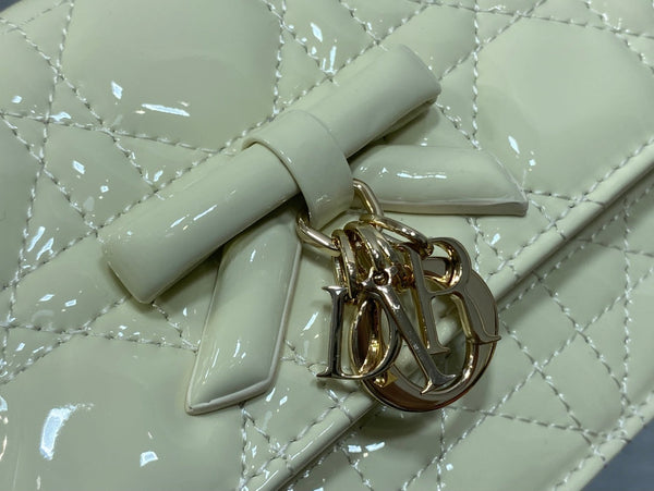 Dior Pochette Chaîne Perle Nœud 26 En Agneau Lustré Ivoire GHW