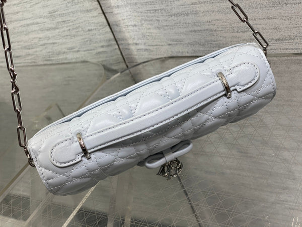 Pochette Dior 26 Bow Pearl Chain Agneau Gris Clair Clouté SHW