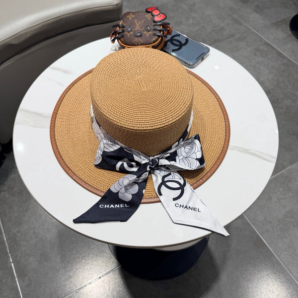 Chapeau en Paille Chanel à Calotte Plate Camel 201531