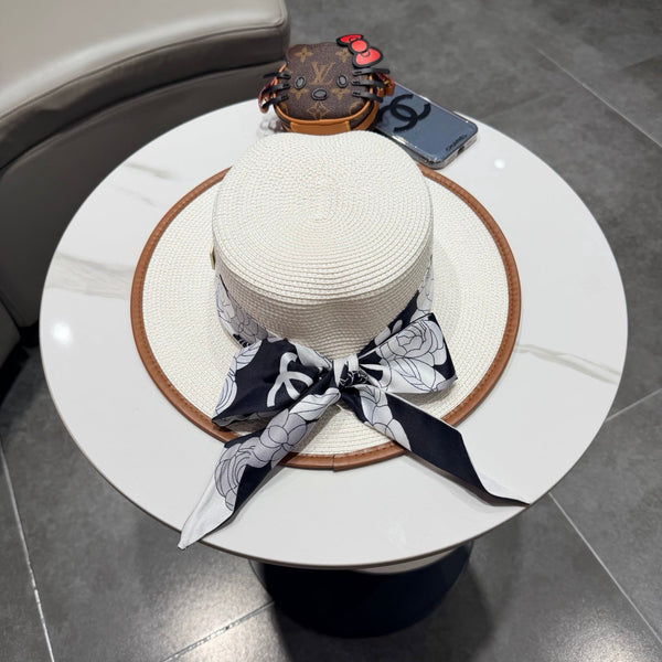 Chapeau de paille blanc à dessus plat Chanel 201529