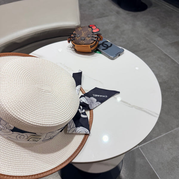 Chapeau de paille blanc à dessus plat Chanel 201529