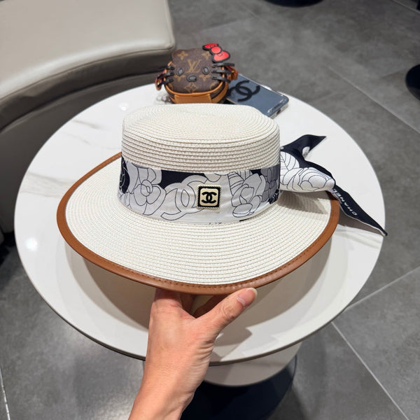 Chapeau de paille blanc à dessus plat Chanel 201529